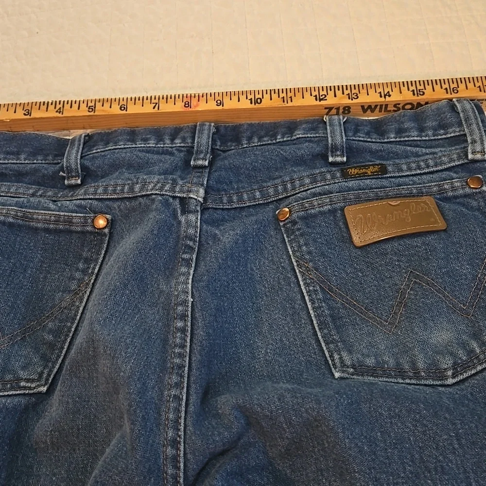 Wrangler Classic Blue Jeans with  Patch Cowboy Cut Vintage 34 X 30